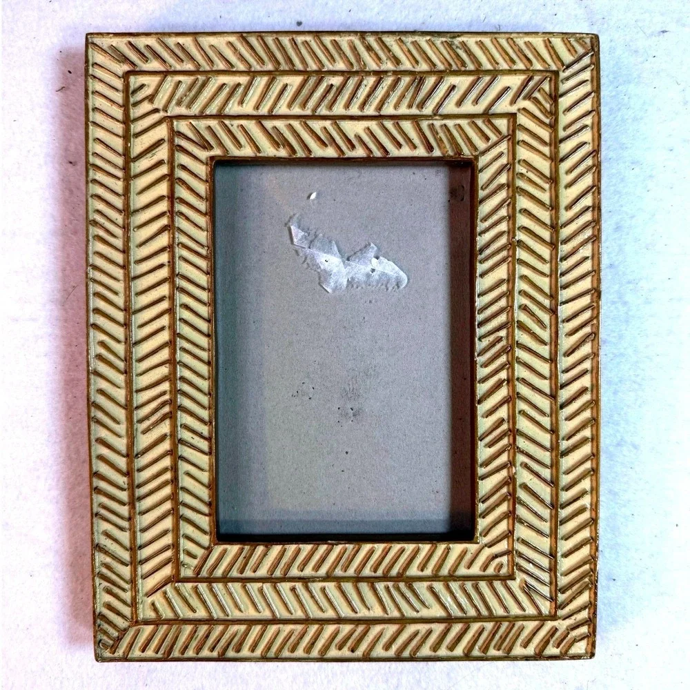 Vintage Brass Tone Metal Picture Frame Chevron Herringbone Pattern Frame 4x6